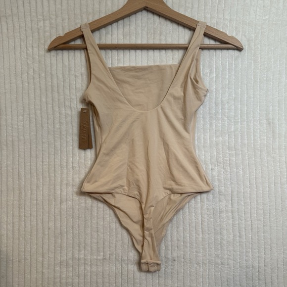 SKIMS Fits Everybody Square Neck Thong Bodysuit In Sand Size XS NWT $60 - Picture 9 of 9